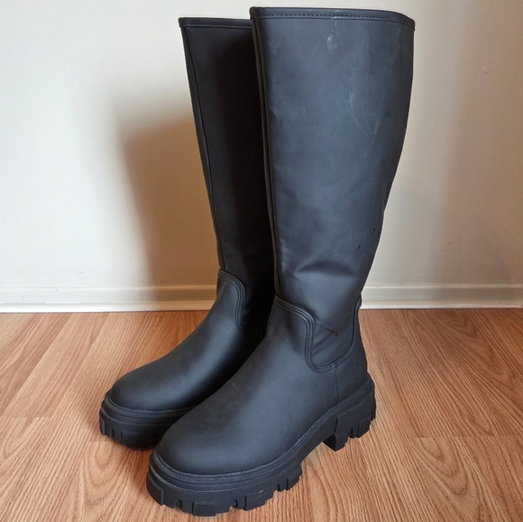 ASOS DESIGN Wide Curve Fit Carla Chunky Knee Waterproof Boots in Black Size 10W - Picture 5 of 16